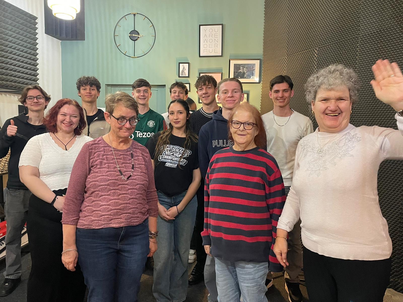 Quand la solidarité fait chanter l'École de commerce et de culture générale et la FOVAHM de Monthey